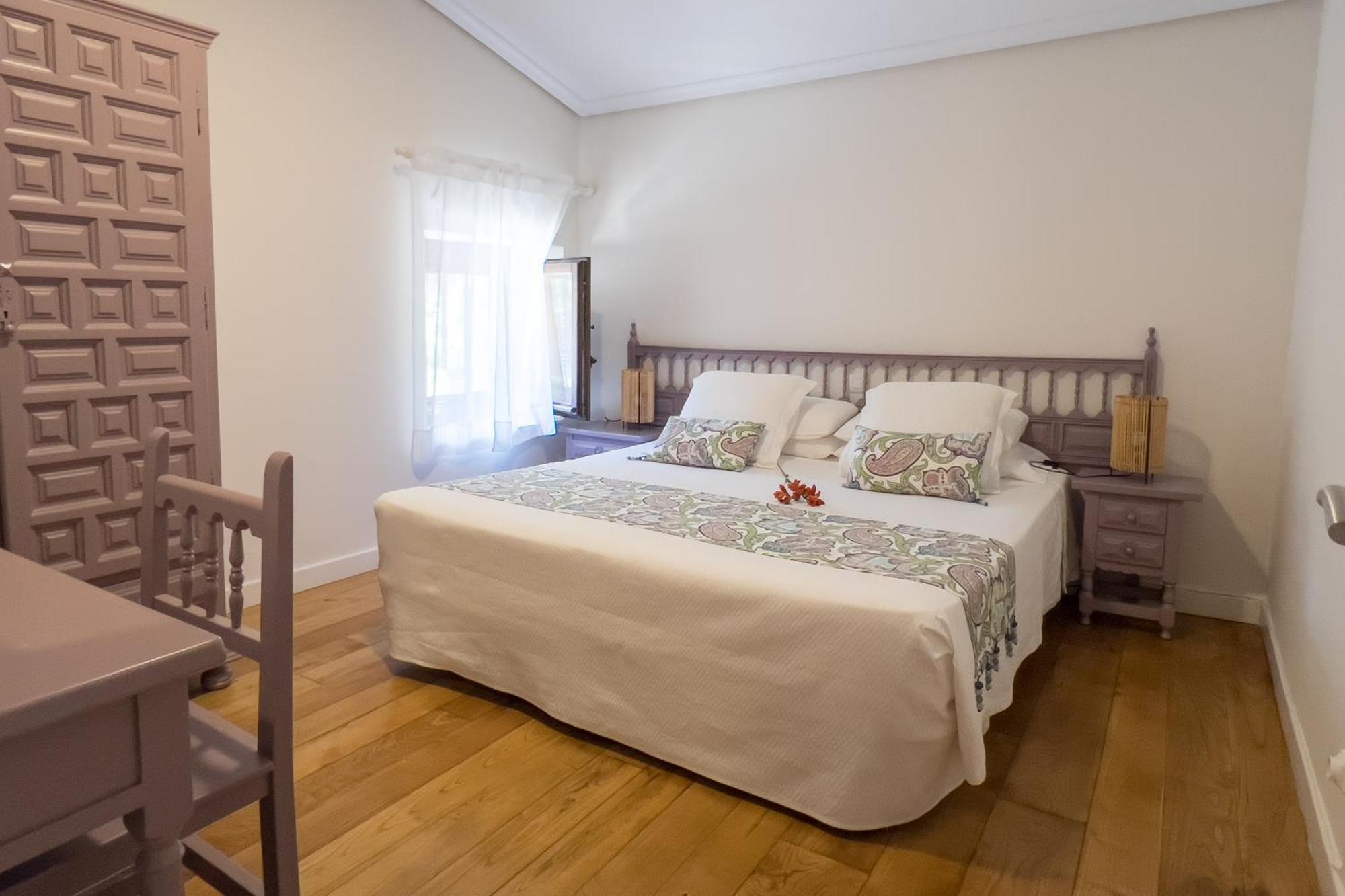 Apartamentos Santa Lucia Cabezon De La Sal Exterior photo