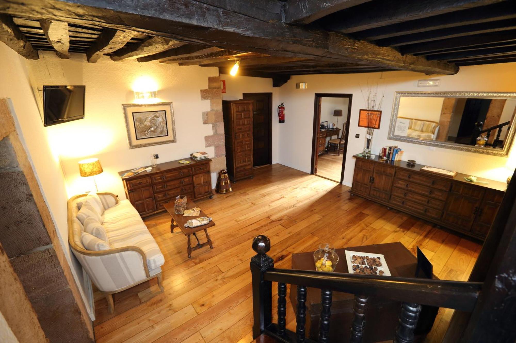Apartamentos Santa Lucia Cabezon De La Sal Exterior photo